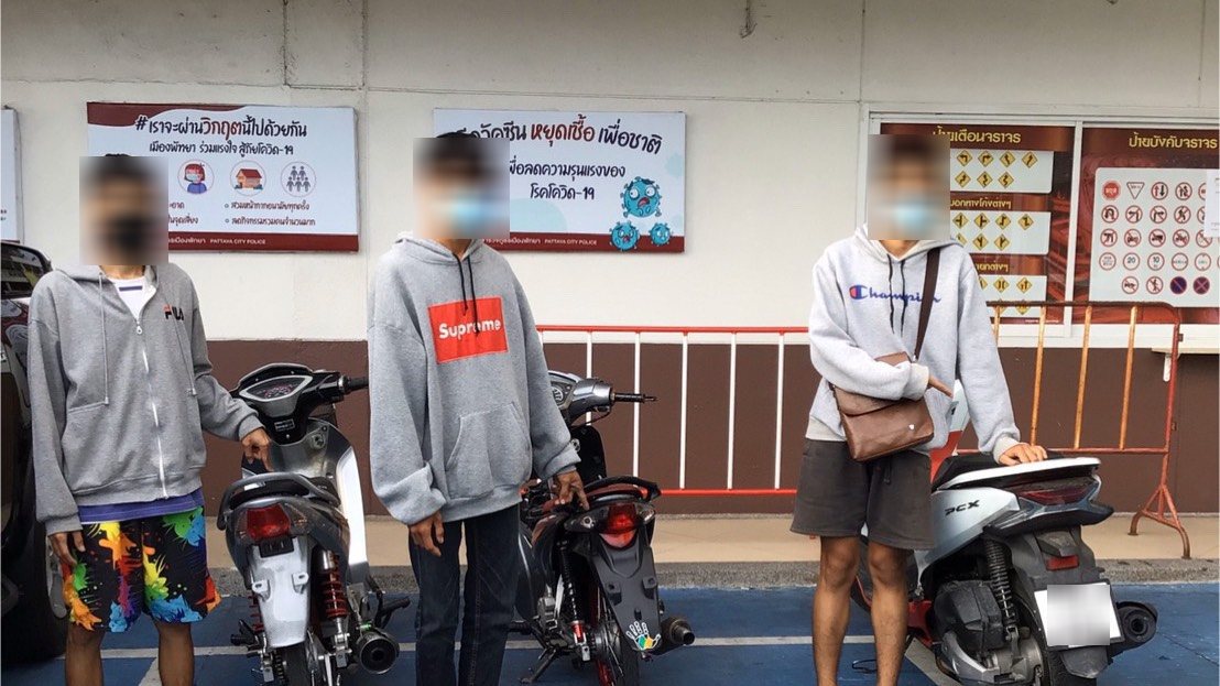 ตำรวจพัทยาจับ 3 โจ๋ โชว์แว้นซิ่ง จยย.ยกล้อ โพสต์ลงติ๊กต๊อก