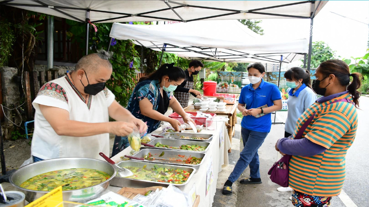 “ข้าวแกง 10 บาท”ช่วยเหลือชาวบ้านบรรเทาโควิด