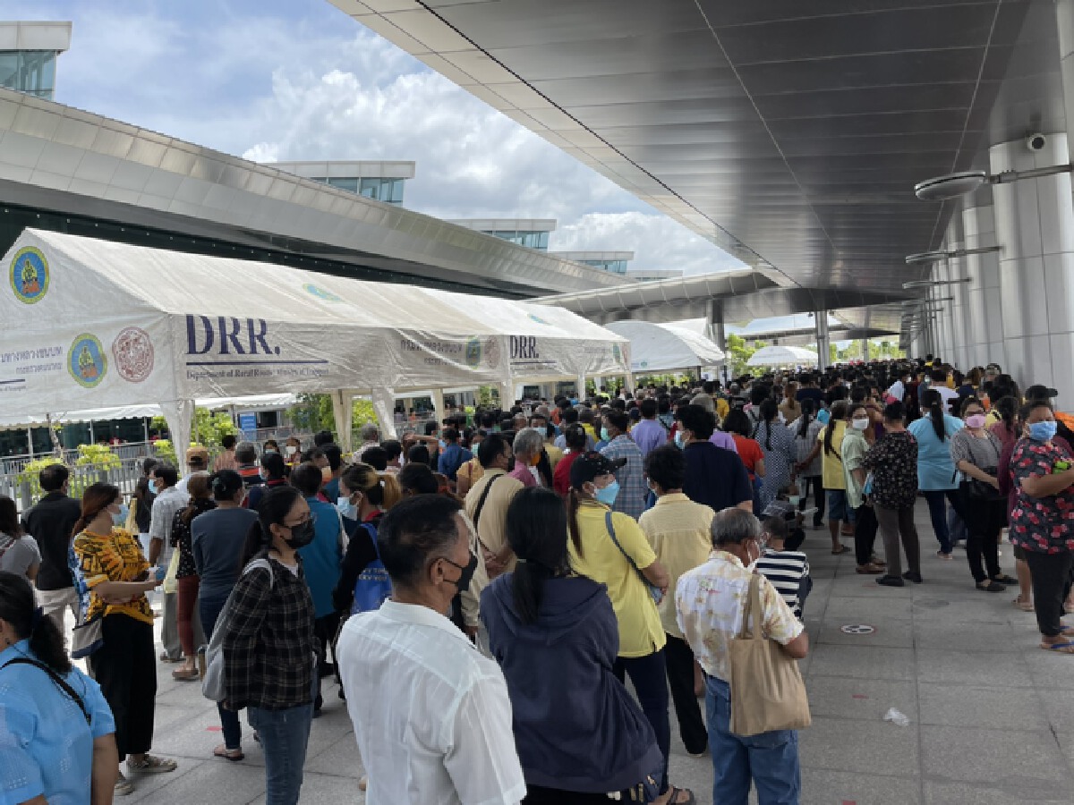 walk-in ฉีดวัคซีนบางซื่อวันสุดท้ายยังหนาแน่น ต้องปรับแผนเร่งระบายคน