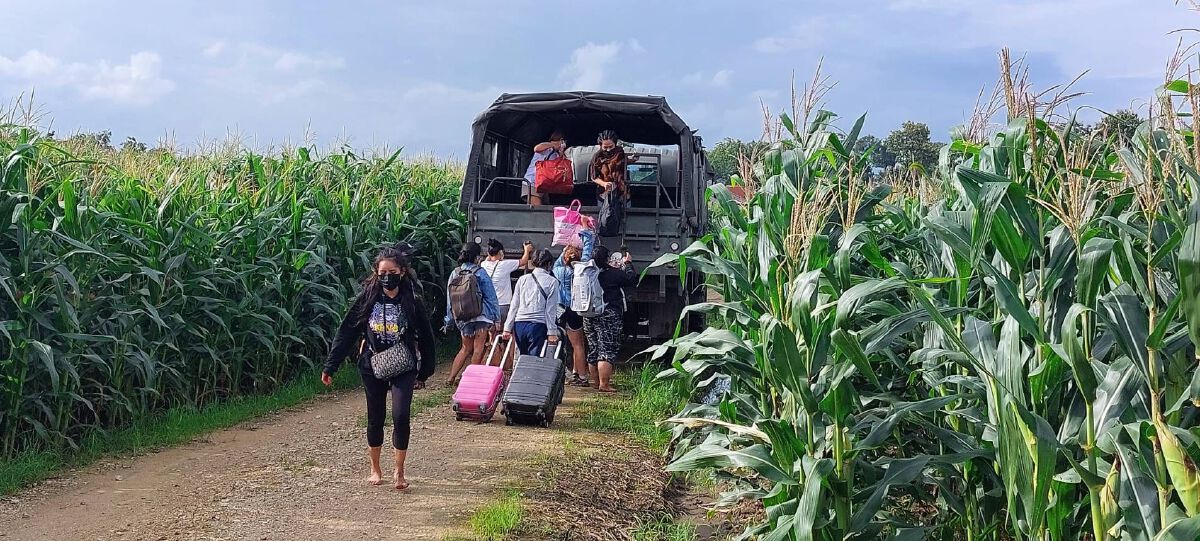 จับ7สาวไทยนั่งเรือข้ามน้ำเมยลักลอบเข้าชายแดนไทย