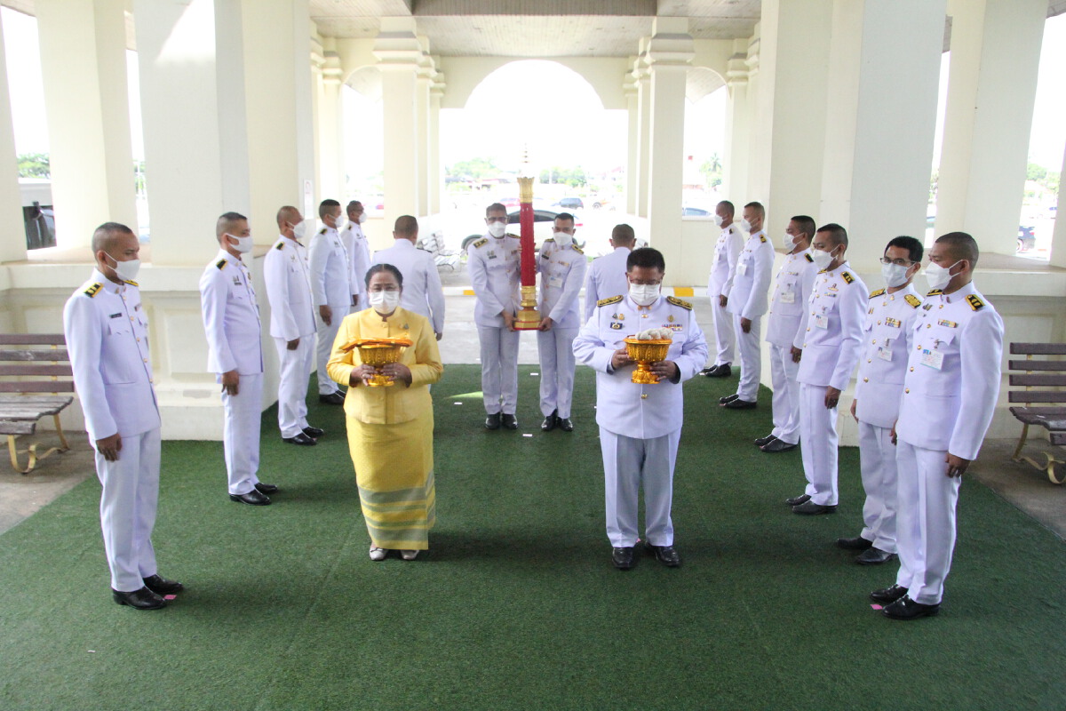 ผู้ว่าราชการจังหวัดอุบลราชธานี อัญเชิญเทียนพรรษาพระราชทาน ผู้ว่าราชการจังหวัดอุบลราชธานี อัญเชิญเทียนพรรษาพระราชทาน