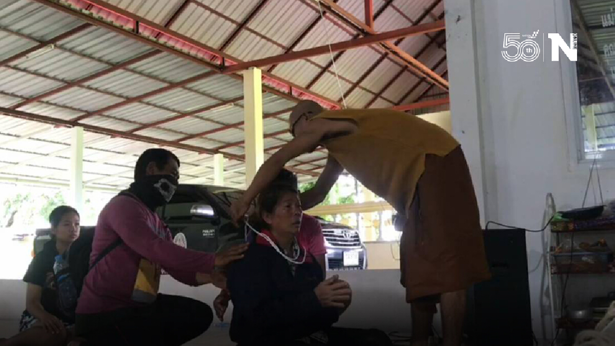 เชื่อผีเข้าสิง ป้าหาของป่าร้องคร่ำครวญ หอบเข้าวัดให้พระทำพิธีไล่ผี เชื่อผีเข้าสิง ป้าหาของป่าร้องคร่ำครวญ หอบเข้าวัดให้พระทำพิธีไล่ผี