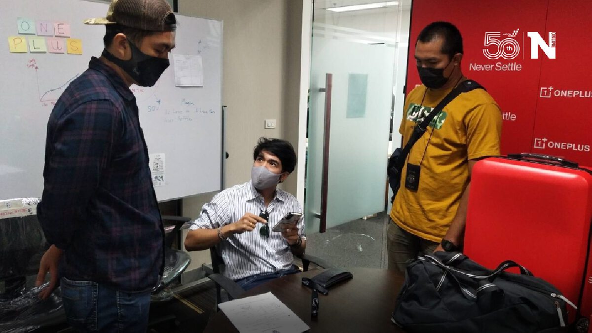 ตร.รวบสมาชิกแก๊งคอลเซ็นเตอร์ อ้างเป็น "ดีเอสไอ" หลอกเงินโรงแรม 2 ล้าน ตร.รวบสมาชิกแก๊งคอลเซ็นเตอร์ อ้างเป็น "ดีเอสไอ" หลอกเงินโรงแรม 2 ล้าน