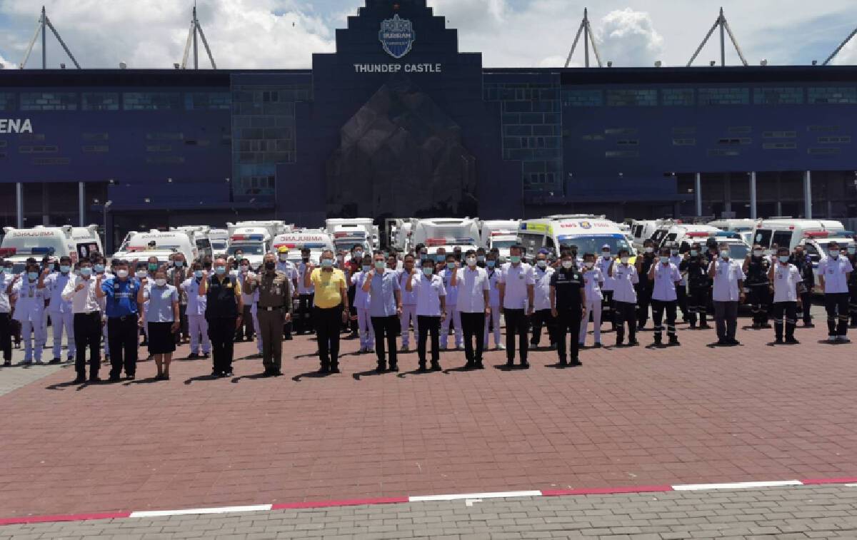 “เนวิน”จับมือรัฐ-เอกชนระดมรถ60 คันรับลูกหลานบุรีรัมย์ติดโควิดกลับบ้าน