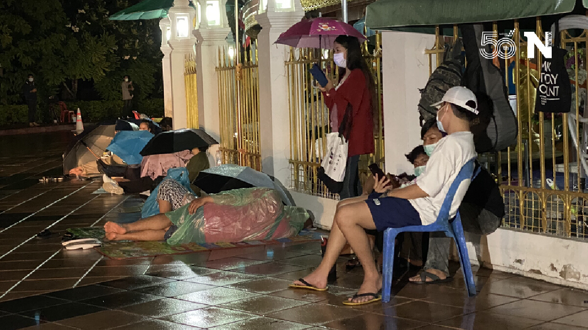 บรรยากาศวัดพระศรีมหาธาตุ บางเขน คนจองคิวตรวจโควิด-19 ใกล้เต็มแล้ว