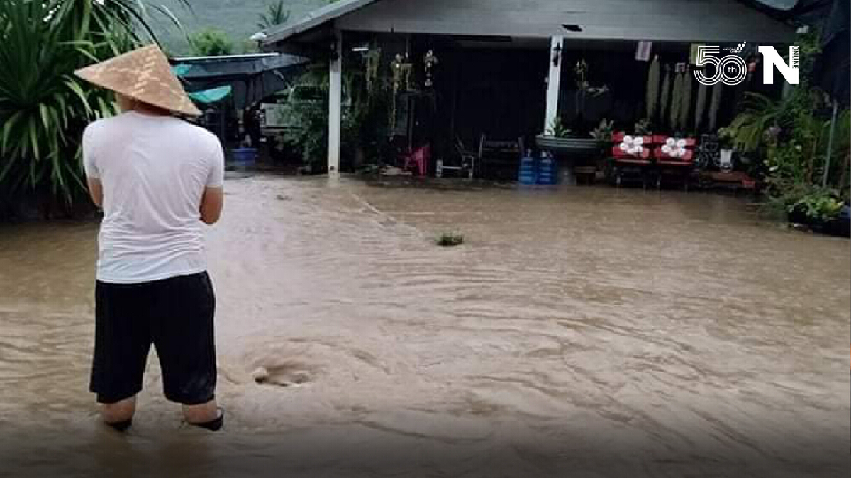 น้ำป่าทะลักท่วมบ้านสูบ ต.กระสวย หวั่นซ้ำรอยปีที่แล้ว น้ำป่าทะลักท่วมบ้านสูบ ต.กระสวย หวั่นซ้ำรอยปีที่แล้ว
