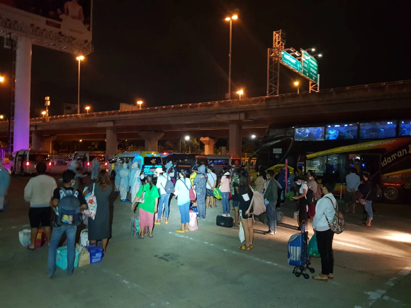 หน่วยกู้ภัยเมตตาธรรมปล่อยคาราวานรับผู้ป่วยโควิดพาคนอีสานกลับบ้าน