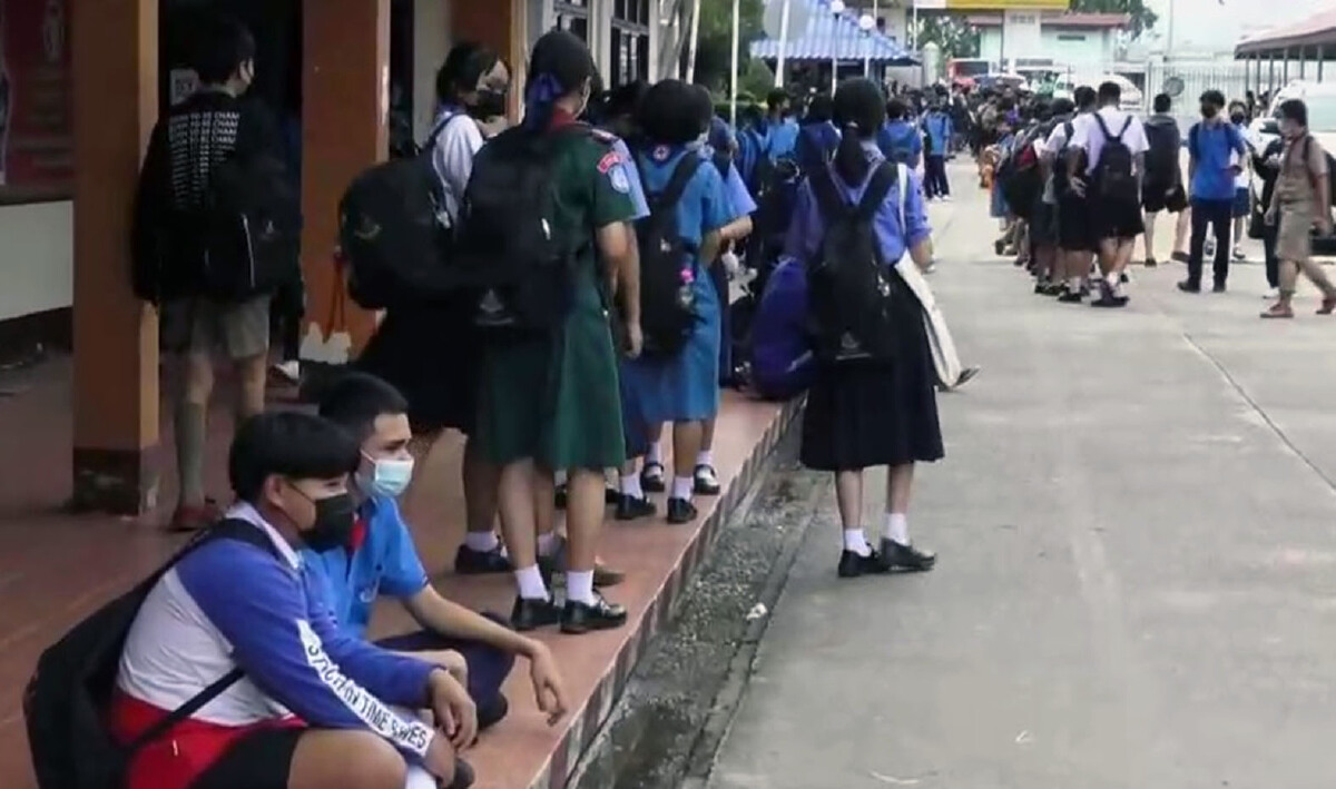 สั่งปิดรร.มัธยมให้สอนออนไลน์หลังสถานการณ์โควิดเริ่มรุนแรง