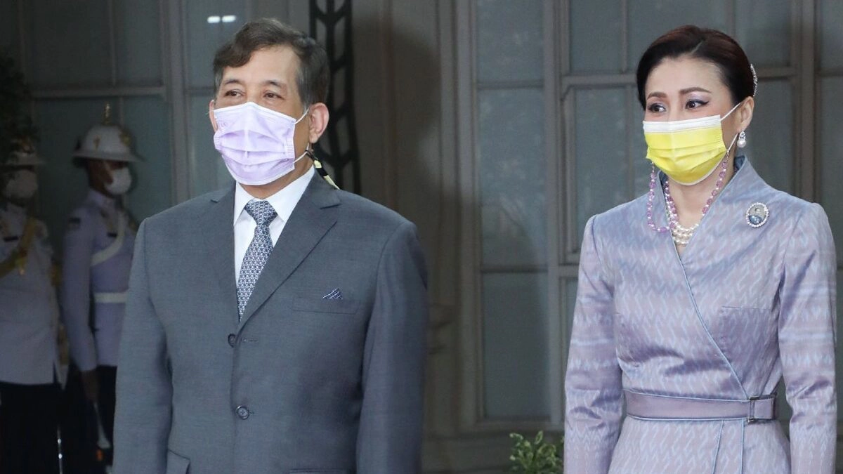 ในหลวง พระราชทานทรัพย์กว่า 2.8 พันล้าน จัดหาอุปกรณ์การแพทย์รับมือโควิด