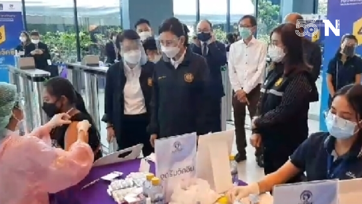 กระทรวงแรงงาน เดินหน้าฉีดวัคซีนให้คนงานพื้นที่กทม. 611 แคมป์ รวม 83,082 คน