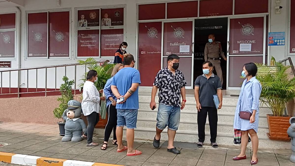 ชาวบ้านแห่แจ้งจับท้าวแชร์โกง สูญเงินรวมกันเกือบ 10 ล้านบาท
