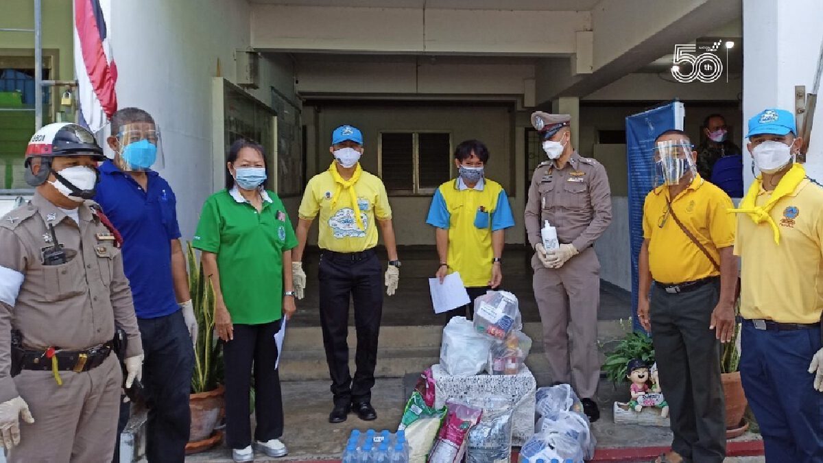 สน.สายไหม พร้อม "จักรทิพย์" บริจาคสิ่งของช่วยเหลือชาวบ้าน