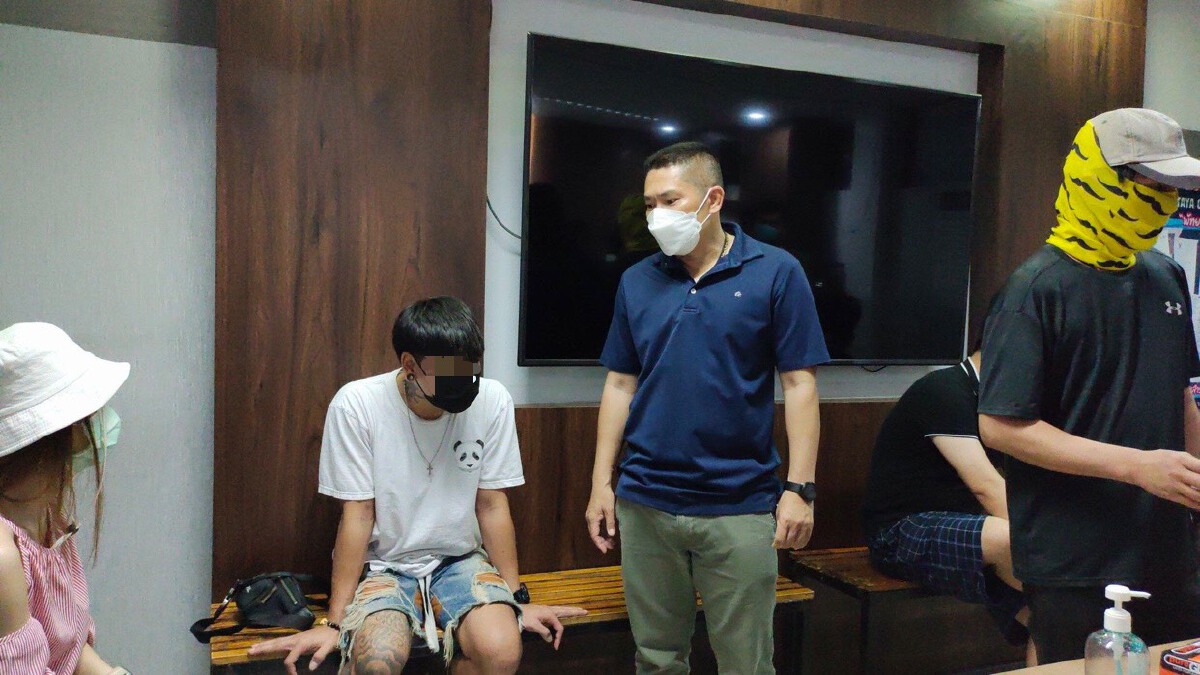 บุกทลายกองถ่ายหนังโป๊กลางเมืองพัทยา อ้างทำเพราะตกงานจากพิษโควิด-19