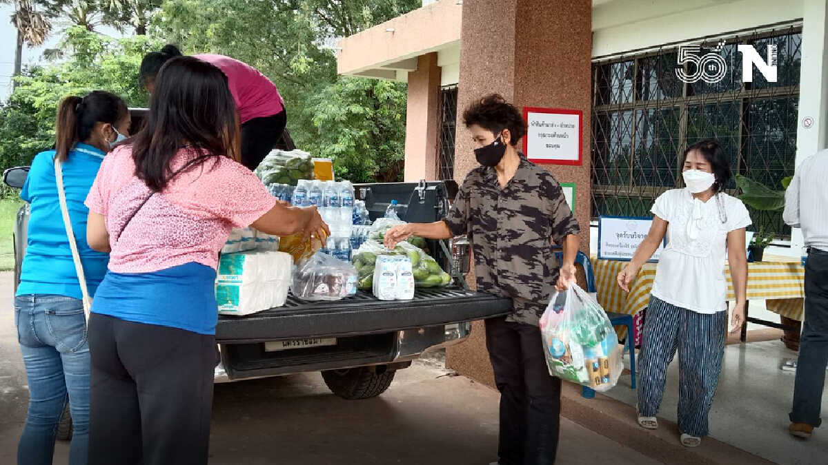 ศิษย์เก่าโรงเรียนบัวใหญ่ นำข้าวสารอาหารแห้ง มอบช่วยเหลือผู้ถูกกักตัว