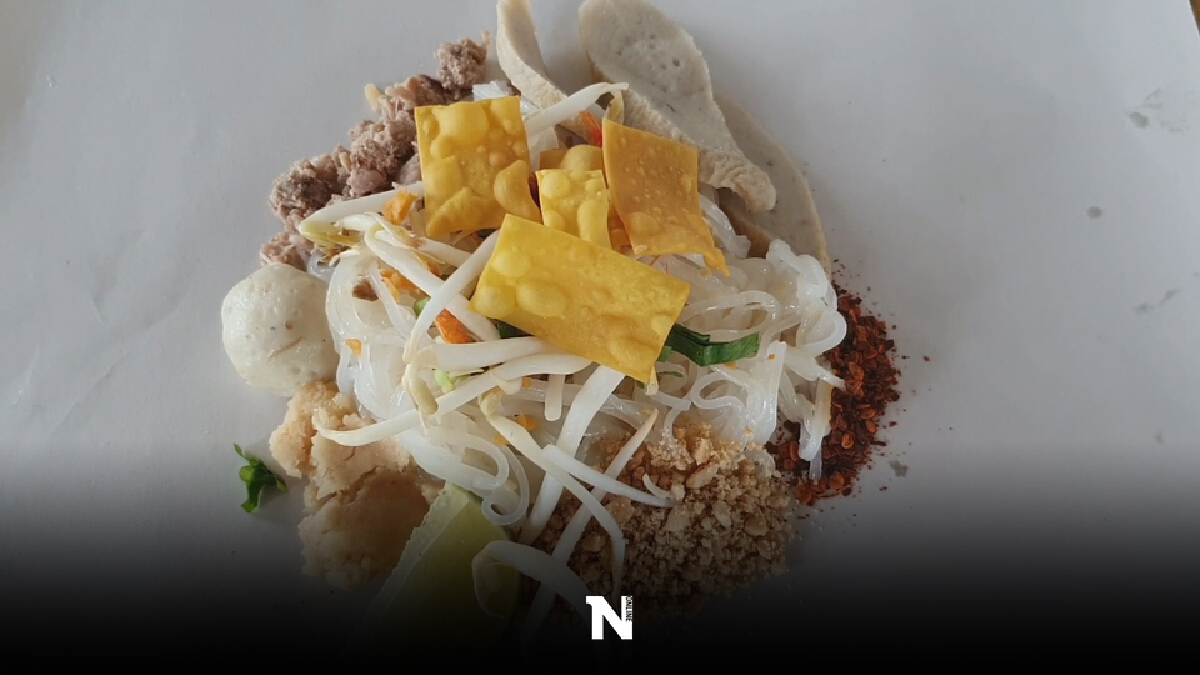 ร้านอาหารป่าลูกค้าหาย หันมาขายก๋วยเตี๋ยว 10 บาท สร้างรายได้ช่วงโควิด ร้านอาหารป่าลูกค้าหาย หันมาขายก๋วยเตี๋ยว 10 บาท สร้างรายได้ช่วงโควิด