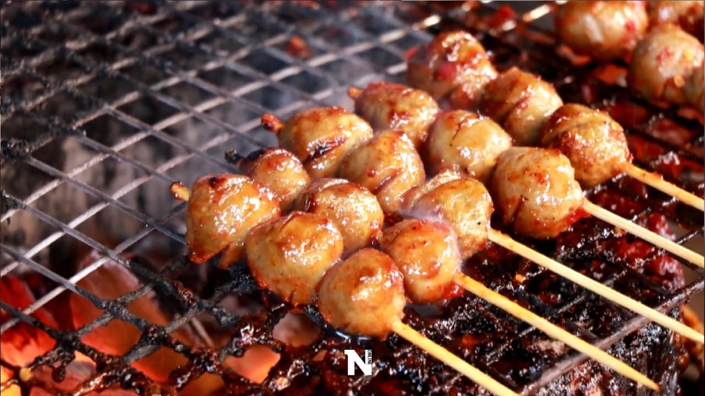 "ลูกชิ้นป้าแขก"ของอร่อยคู่เมืองพิษณุโลก