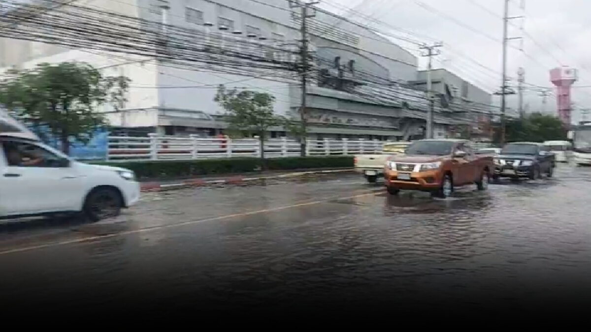 เช็กเลย นิคมอุตสาหกรรมบางปู น้ำท่วมเริ่มลดแล้ว รถยนต์เล็กวิ่งได้