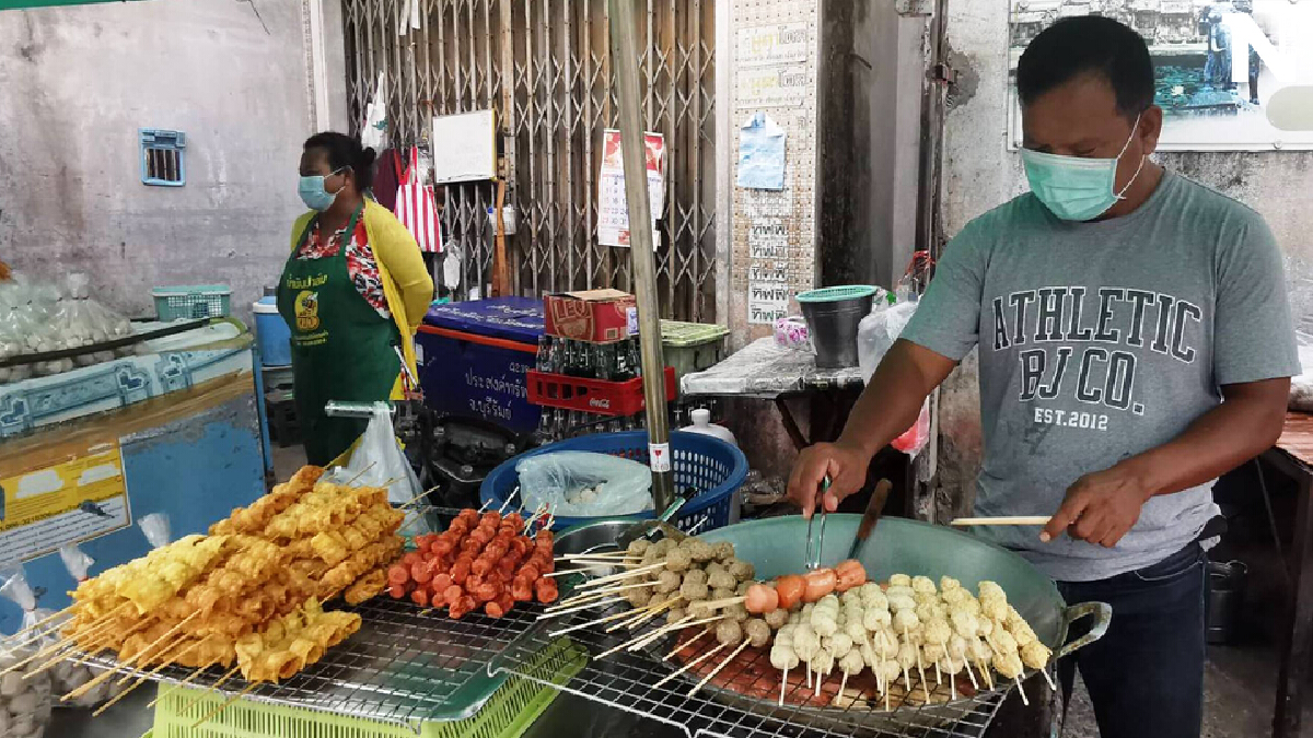 “ลูกชิ้นยืนกิน” บุรีรัมย์เจอพิษโควิด ยอดขายลดฮวบ 50 เปอร์เซ็นต์