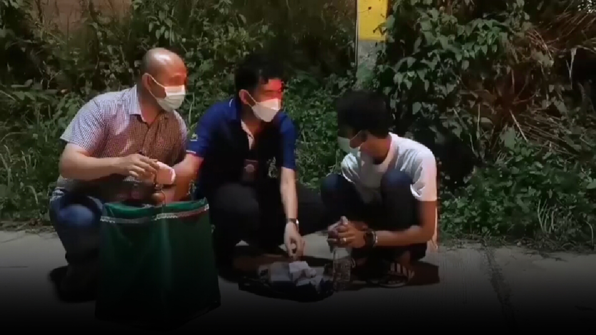 ซ้อนแผนเอานกกรงหัวจุกล่อจับนักค้ายายึดได้เกือบ 4000 เม็ด