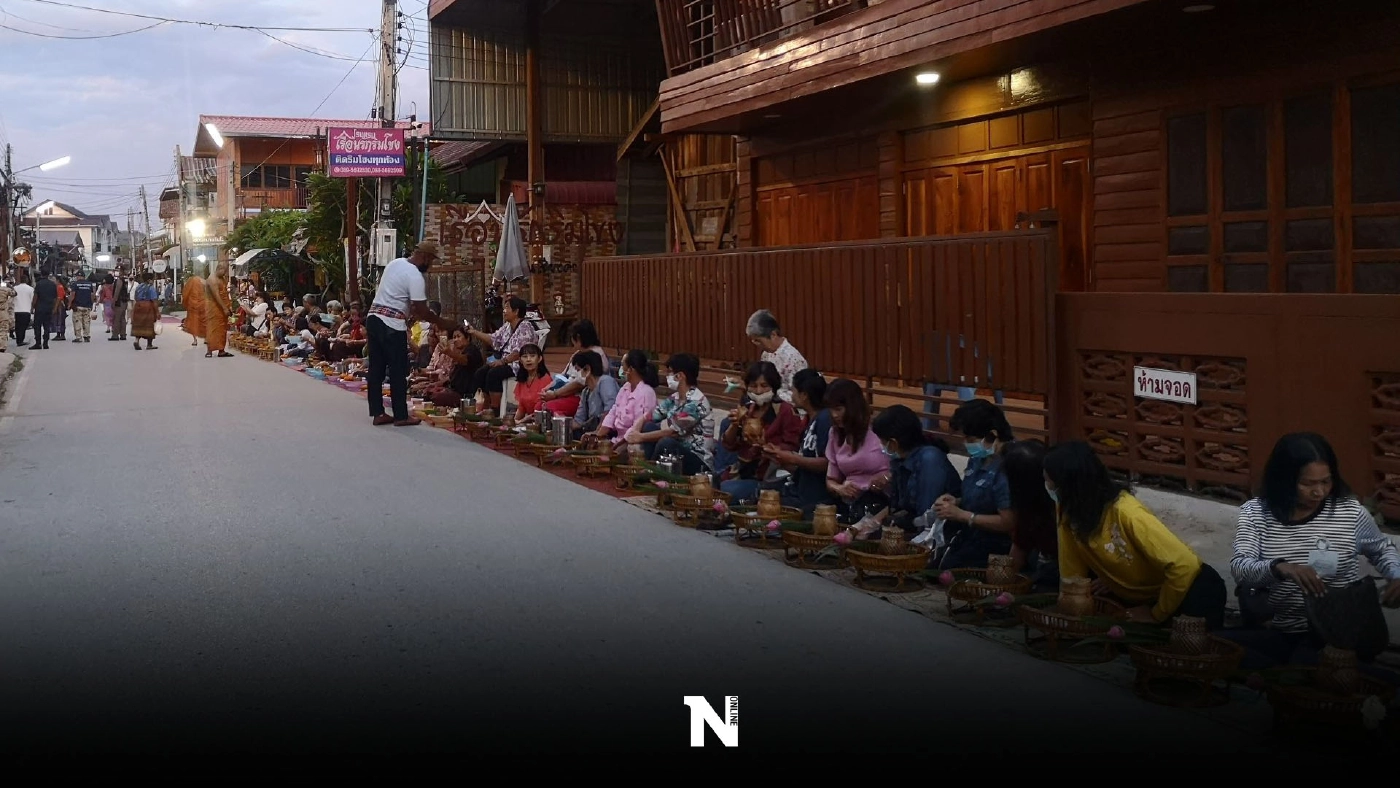 คลัสเตอร์ชาวลาวกระทบพระสงฆ์งดออกบิณฑบาตร คลัสเตอร์ชาวลาวกระทบพระสงฆ์งดออกบิณฑบาตร