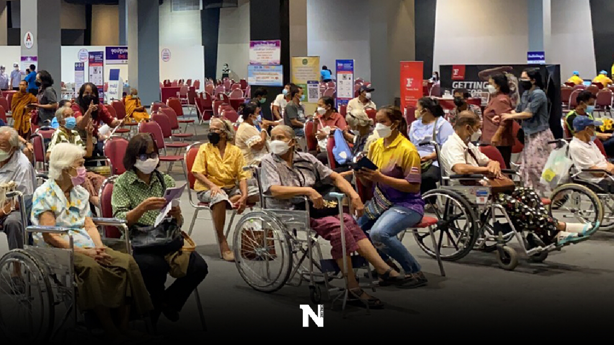 อบอุ่น บรรยากาศลูกพาแม่ไปฉีดวัคซีนซิโนฟาร์มของ รพ.เทพรัตน์ อบอุ่น บรรยากาศลูกพาแม่ไปฉีดวัคซีนซิโนฟาร์มของ รพ.เทพรัตน์