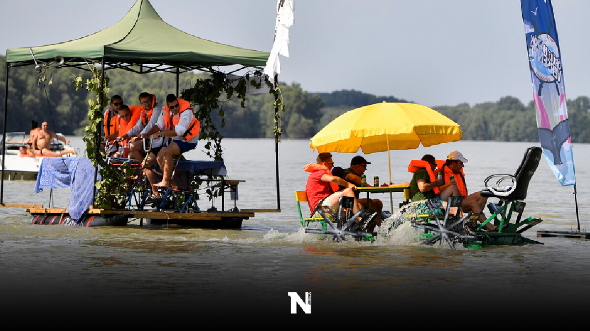 แข่งเรือพายสุดแปลก เจอเรือประดิษฐ์จากกล่องพิซซ่า แข่งเรือพายสุดแปลก เจอเรือประดิษฐ์จากกล่องพิซซ่า