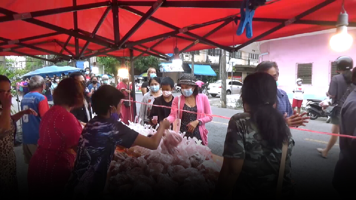 แจกฟรีหมู 200 กิโลให้ชาวบ้านที่เดือดร้อนจากโควิด แจกฟรีหมู 200 กิโลให้ชาวบ้านที่เดือดร้อนจากโควิด