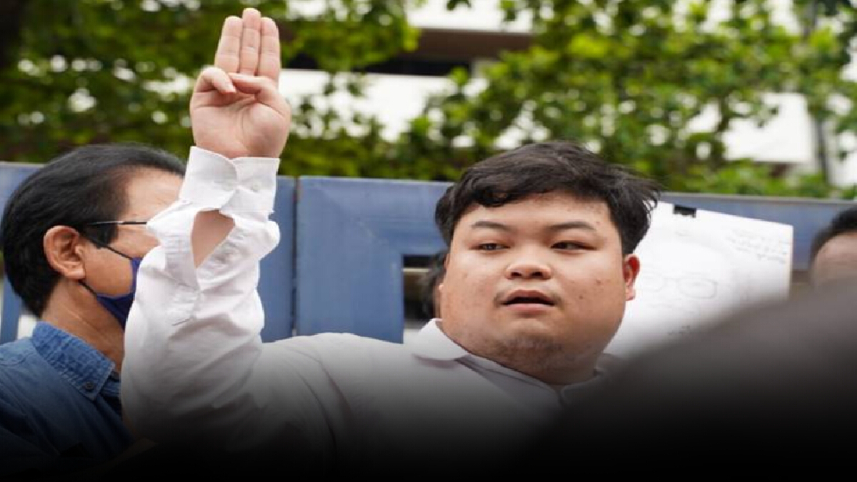 "ราชทัณฑ์" เผยกำลังพิจารณาส่ง "แกนนำม็อบ 3 นิ้ว" ไปรักษาโควิดนอกเรือนจำ "ราชทัณฑ์" เผยกำลังพิจารณาส่ง "แกนนำม็อบ 3 นิ้ว" ไปรักษาโควิดนอกเรือนจำ