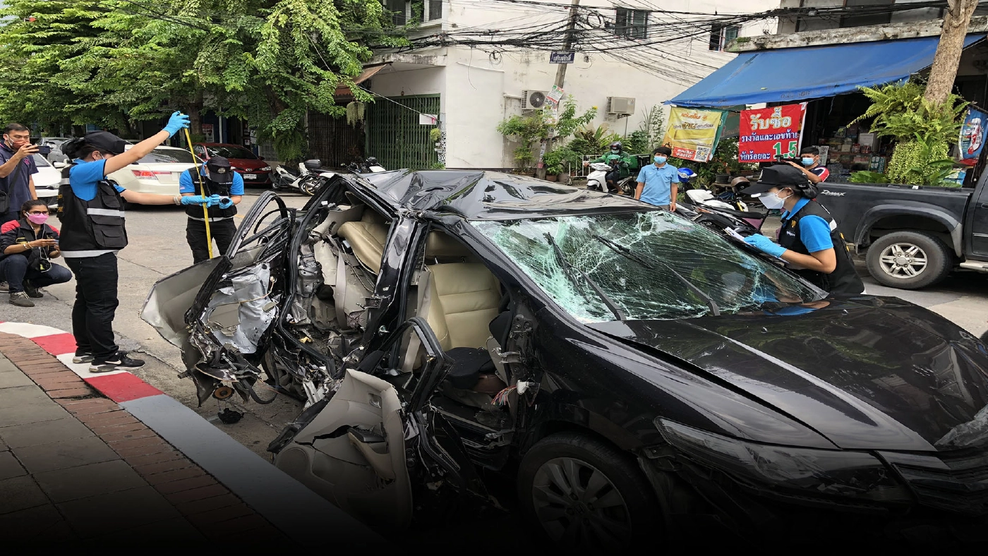 พิสูจน์หลักฐาน ตรวจสภาพรถสองคัน หาทิศทาง-ตำแหน่งขณะพุ่งชน พิสูจน์หลักฐาน ตรวจสภาพรถสองคัน หาทิศทาง-ตำแหน่งขณะพุ่งชน