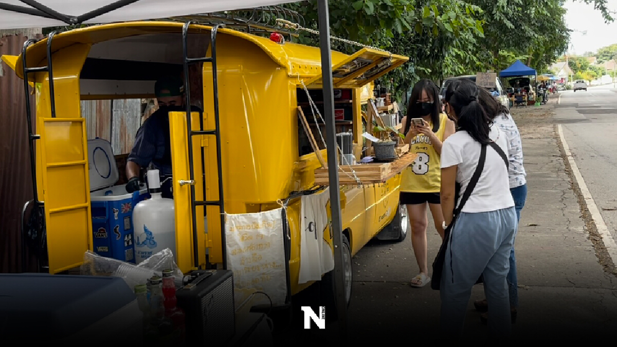 ร้านกาแฟสุดเก๋บนรถสี่ล้อเหลืองสายเชียงใหม่-ดอยสะเก็ด