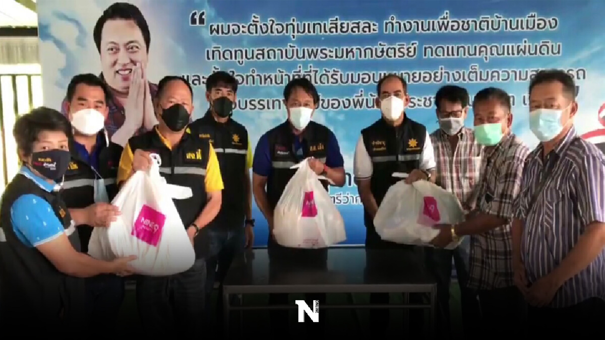 รมว.แรงงาน คาราบาวตะวันแดง แจกถุงยังชีพ 5 พันถุง รมว.แรงงาน คาราบาวตะวันแดง แจกถุงยังชีพ 5 พันถุง