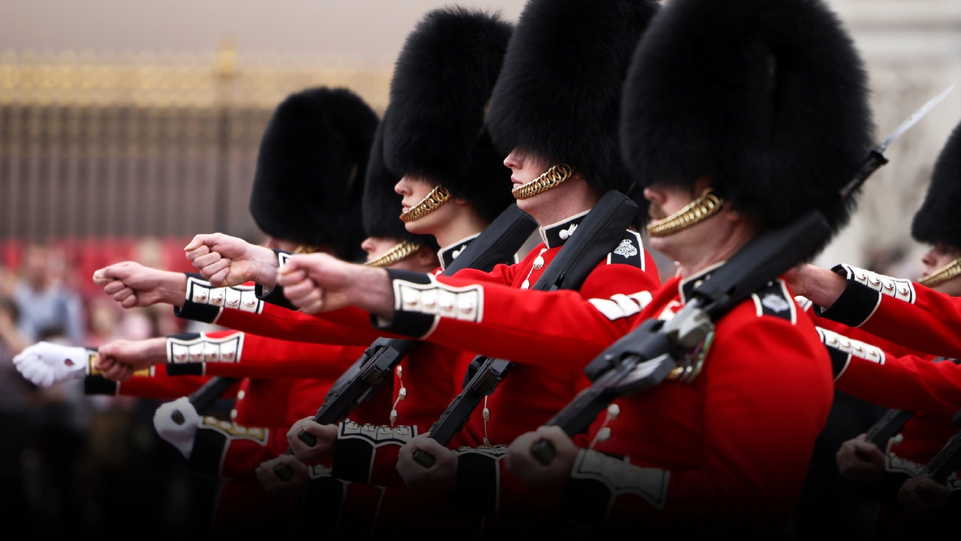 พิธีเปลี่ยนเวรยามหน้าพระราชวังบักกิงแฮม กลับมาแล้ว หลังหยุดไป 17 เดือน พิธีเปลี่ยนเวรยามหน้าพระราชวังบักกิงแฮม กลับมาแล้ว หลังหยุดไป 17 เดือน