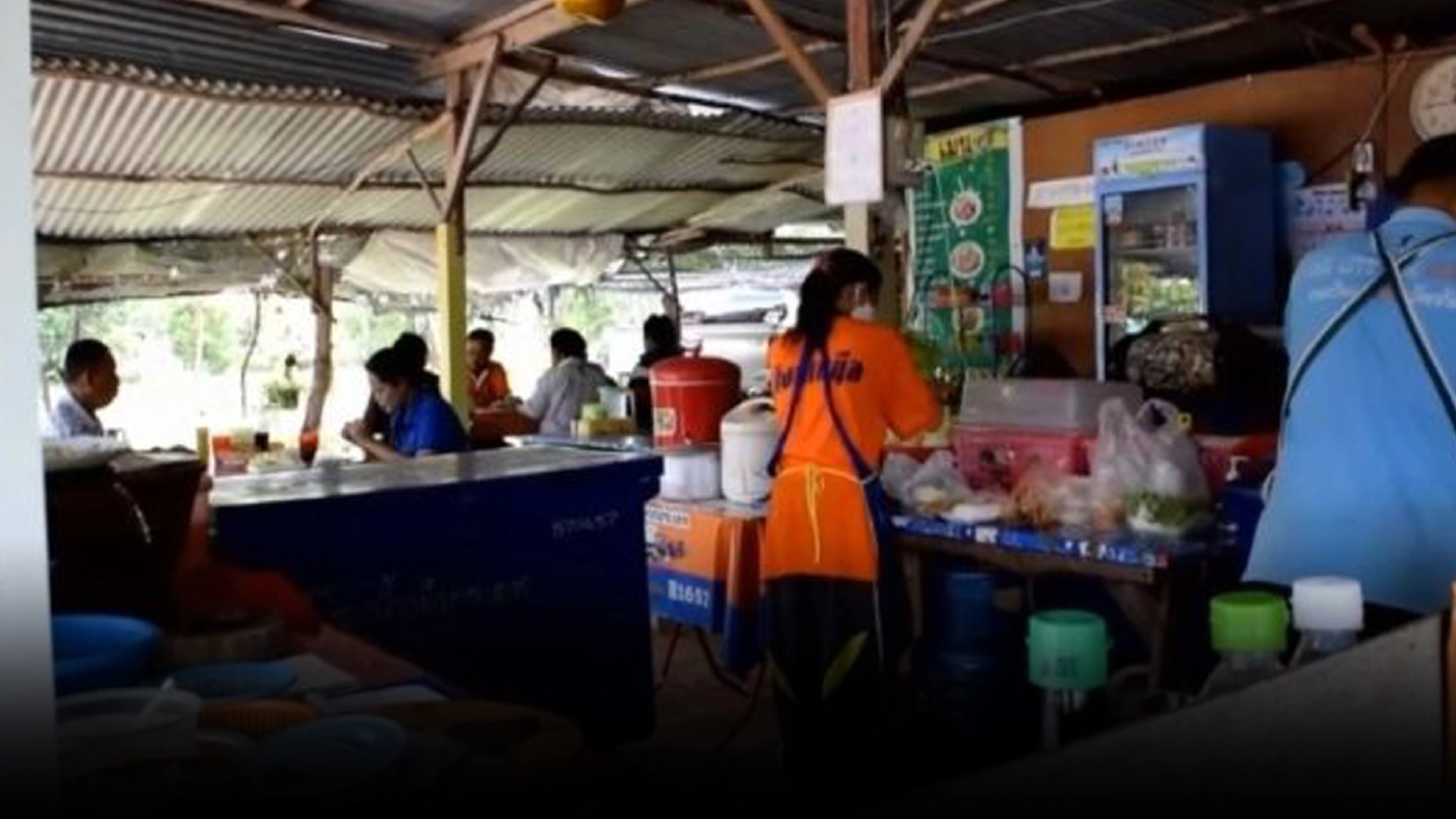 สองสามีภรรยาขายลาบ ส้มตำ สู้โควิด-19 ราคาไม่แพง ในหมู่บ้าน สองสามีภรรยาขายลาบ ส้มตำ สู้โควิด-19 ราคาไม่แพง ในหมู่บ้าน