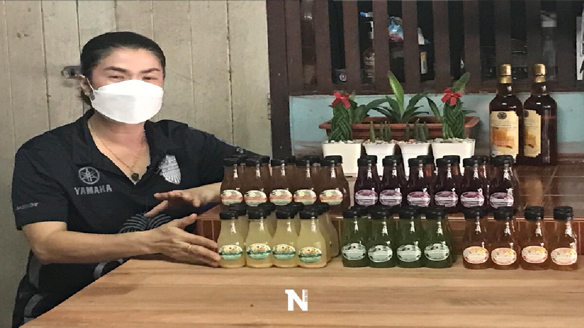 ผญบ.ช่วยชาวบ้าน-รับซื้อผลผลิตทำเครื่องดื่มสมุนไพร ผญบ.ช่วยชาวบ้าน-รับซื้อผลผลิตทำเครื่องดื่มสมุนไพร