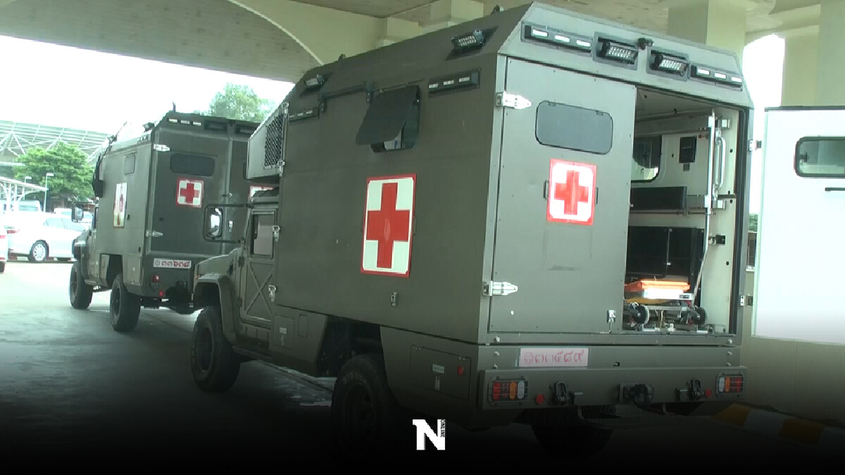 พล.ร.6 จัดรถพยาบาลทหาร 2 คัน พร้อมพลขับร่วมขนย้ายผู้ป่วยโควิด-19