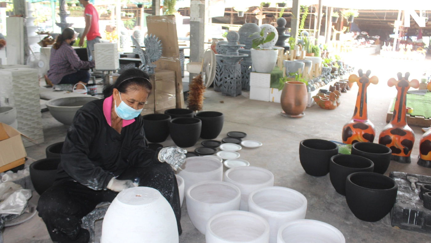 กระถางต้นไม้ดินเผาขายดี สวนกระแสวิกฤติโควิด-19