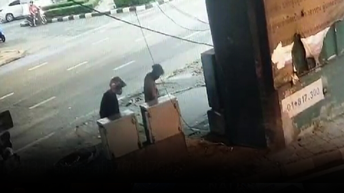 ป่วน ! ผู้ชุมนุมทำลายกล้อง CCTV ใต้ด่วนดินแดง ป่วน ! ผู้ชุมนุมทำลายกล้อง CCTV ใต้ด่วนดินแดง