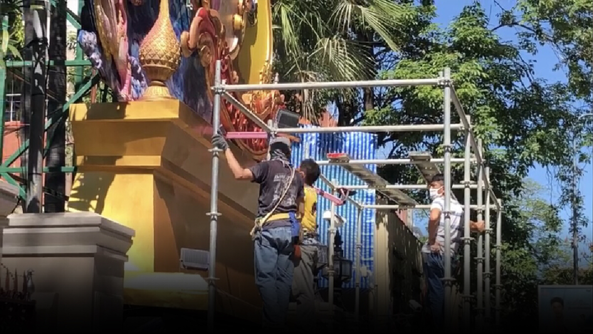 เร่งทำความสะอาดพระฉายาลักษณ์สมเด็จพระพันปีหลวง-ป้าย ตร