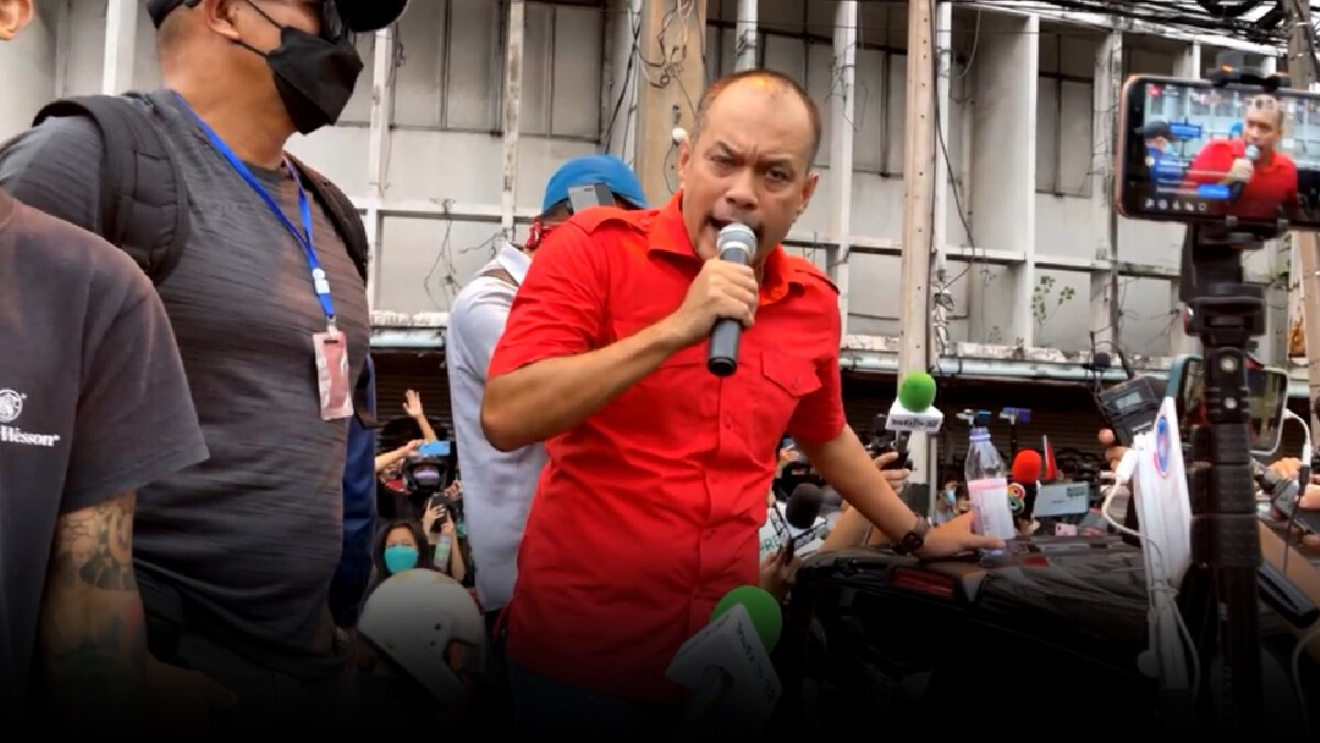 "ณัฐวุฒิ" อ้อนม็อบฮาร์ดคอร์กลับบ้าน หลังปะทะตำรวจจุดสามเหลี่ยมดินแดง