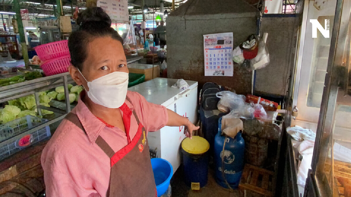 2 ผัวเมียอุ้มลูกขับเก๋งตระเวนขโมยถังเเก๊สย่านตลาดสดบัวทองเคหะ 2 ผัวเมียอุ้มลูกขับเก๋งตระเวนขโมยถังเเก๊สย่านตลาดสดบัวทองเคหะ