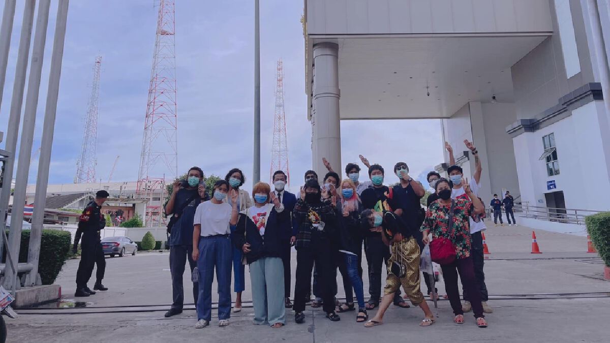 ศาลยกคำร้องตำรวจขอเพิกถอนประกัน 17 ผู้ชุมนุมม็อบทะลุฟ้า ศาลยกคำร้องตำรวจขอเพิกถอนประกัน 17 ผู้ชุมนุมม็อบทะลุฟ้า