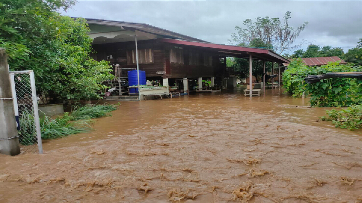 ฝนกระหน่ำ-น้ำป่าหลากท่วม"เถิน-สบปราบ" ฝนกระหน่ำ-น้ำป่าหลากท่วม"เถิน-สบปราบ"