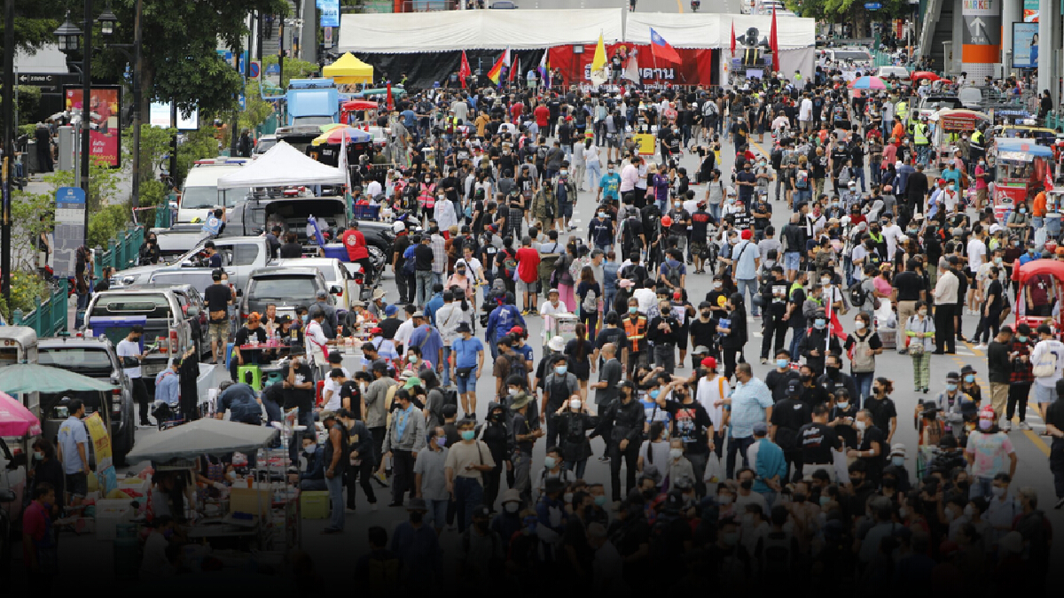ม็อบแนวร่วมธรรมศาสตร์ฯ รวมตัวแยกราชประสงค์เตรียมปราศรัยเดือดรัฐบาล ม็อบแนวร่วมธรรมศาสตร์ฯ รวมตัวแยกราชประสงค์เตรียมปราศรัยเดือดรัฐบาล