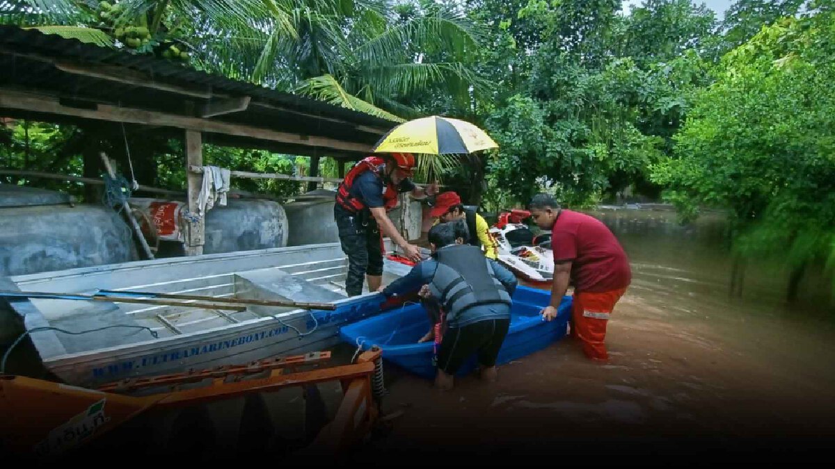 อพยพชาวหนองบัวละครหนีน้ำท่วม จำนวน 30 ครอบครัว อพยพชาวหนองบัวละครหนีน้ำท่วม จำนวน 30 ครอบครัว
