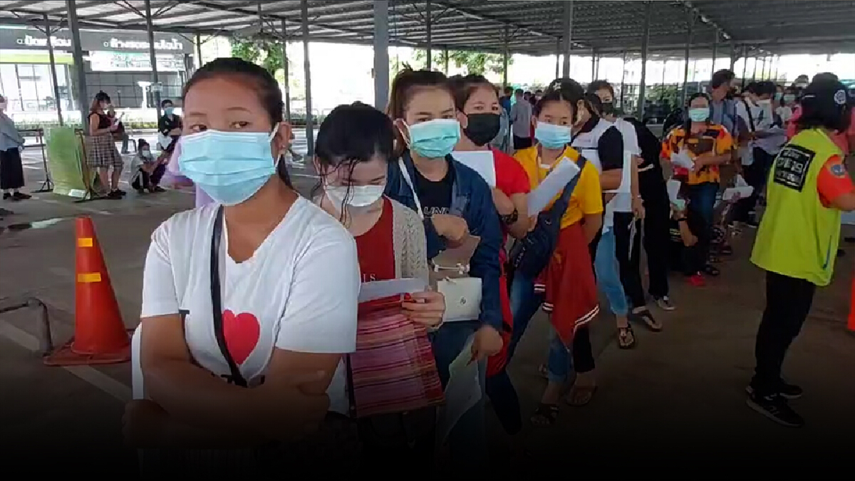 ชาวเมียนมานับพันแห่ฉีดวัคซีนซิโนฟาร์ม ชาวเมียนมานับพันแห่ฉีดวัคซีนซิโนฟาร์ม