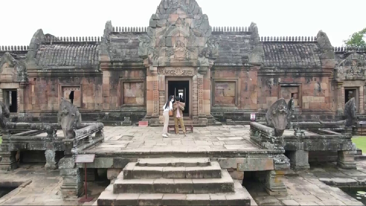 แฟนคลับยังแน่น แห่เซลฟี่ปราสาทพนมรุ้งตามรอยลิซ่า
