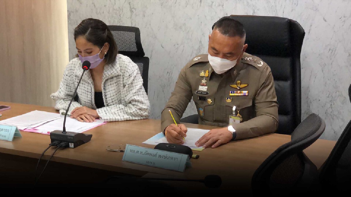 “จิตภัสร์” เข้ารับฟังคำชี้แจงตำรวจนครบาล “จิตภัสร์” เข้ารับฟังคำชี้แจงตำรวจนครบาล