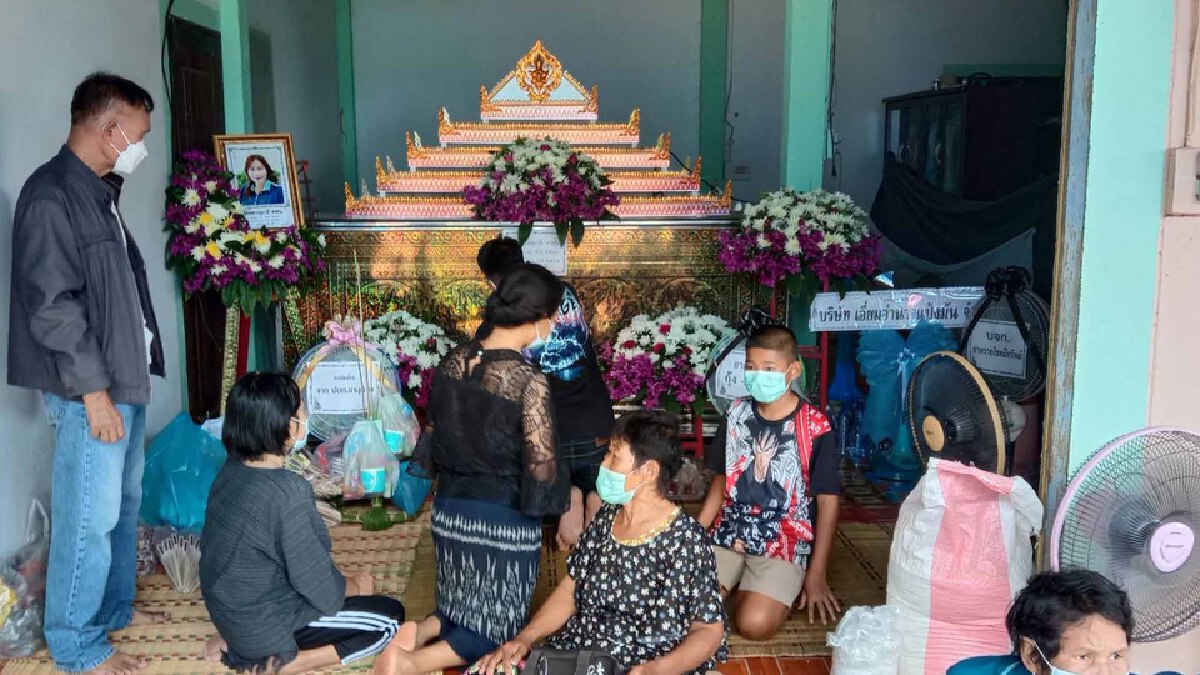 ชาวบ้านผวาหลังสาวลูกสามฉีดวัคซีนเข็ม 2 ดับ ชาวบ้านผวาหลังสาวลูกสามฉีดวัคซีนเข็ม 2 ดับ