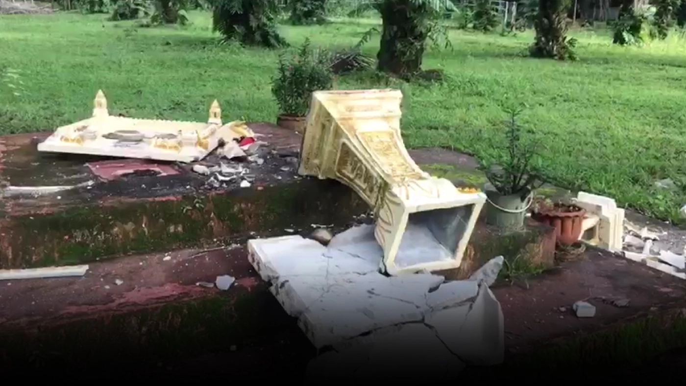 คนร้ายบุกทุบศาลพระภูมิบ้านอดีตกำนัน ต.คลองท่อมใต้ คนร้ายบุกทุบศาลพระภูมิบ้านอดีตกำนัน ต.คลองท่อมใต้