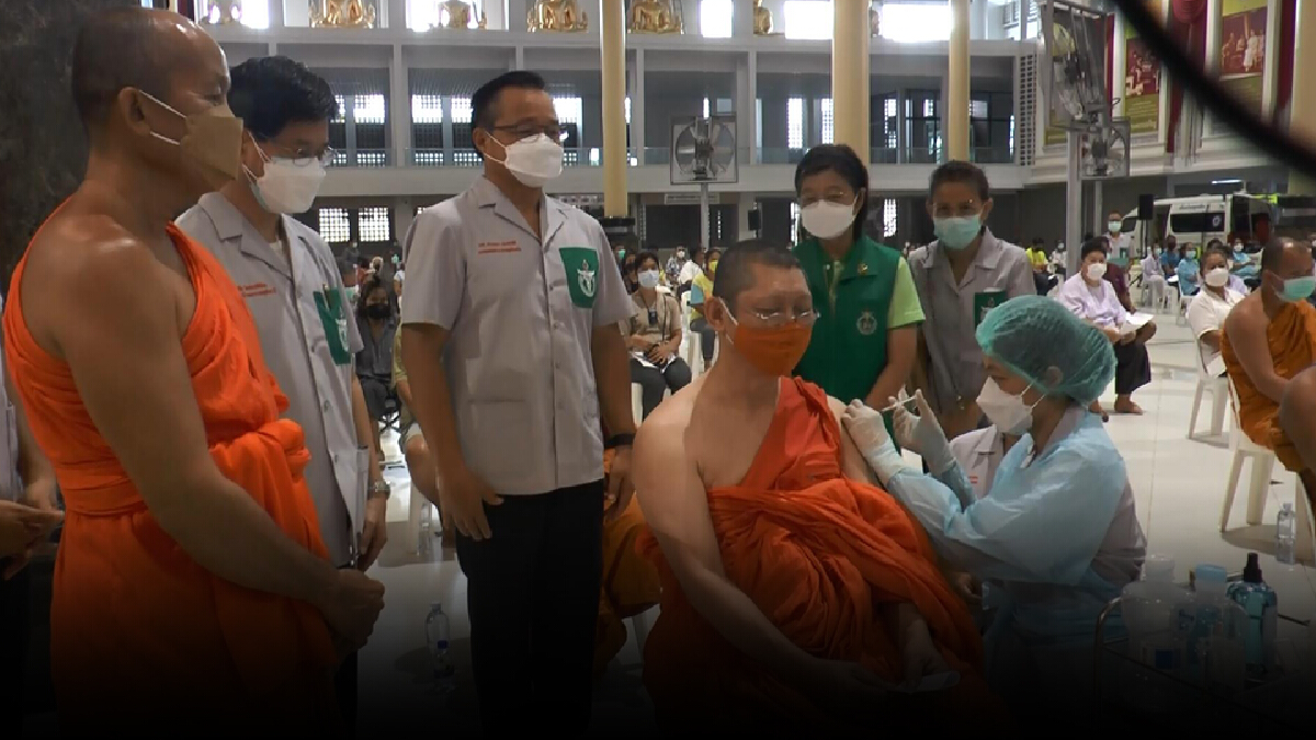 ฉีดวัคซีนให้ชาวอุทัยธานี ปลาบปลื้มในพระมหากรุณาธิคุณเป็นล้นพ้น ฉีดวัคซีนให้ชาวอุทัยธานี ปลาบปลื้มในพระมหากรุณาธิคุณเป็นล้นพ้น